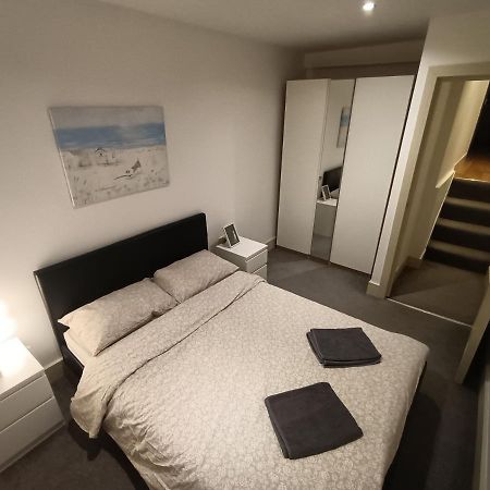 Lovely 2 Bedroom Serviced Apartment In Лондон Екстериор снимка