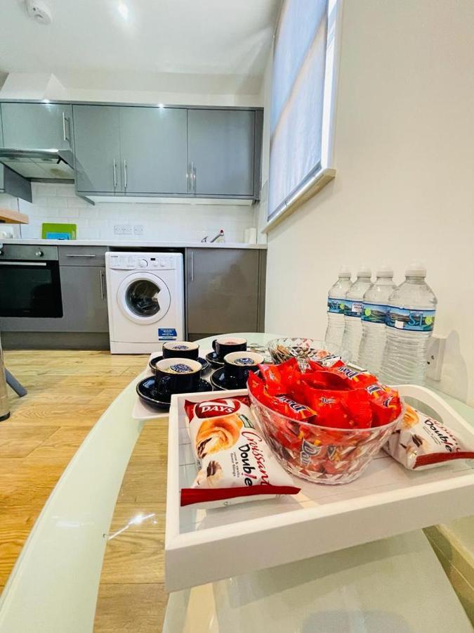 Lovely 2 Bedroom Serviced Apartment In Лондон Екстериор снимка