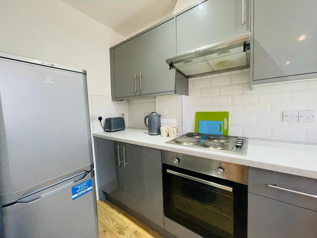 Lovely 2 Bedroom Serviced Apartment In Лондон Екстериор снимка