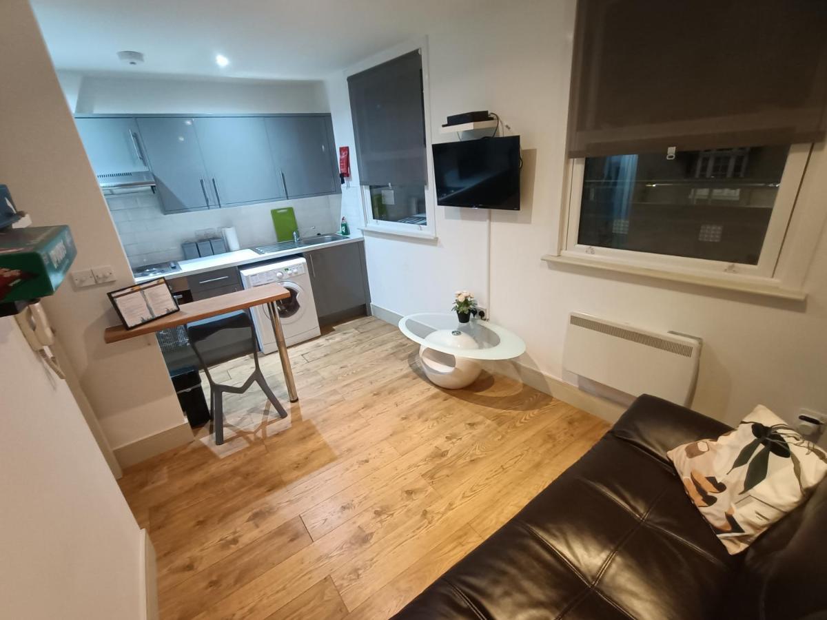 Lovely 2 Bedroom Serviced Apartment In Лондон Екстериор снимка